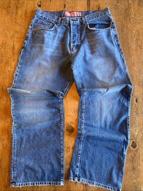 Relaxed Fit Men’s Jeans in Medium Blue Denim